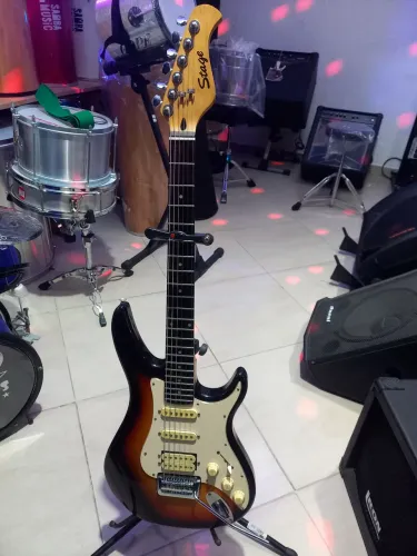 Guitarra stage strato usada com capa ,cabo e correia