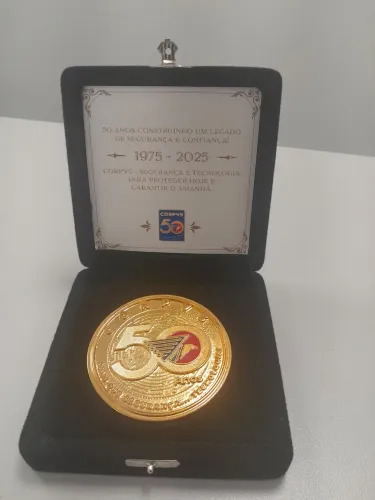 Medalha Comemorativa CORPVS 50 Anos (1975-2025) em Estojo de Veludo - Edição Especial