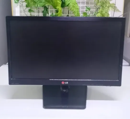 Monitor LG 19" LED