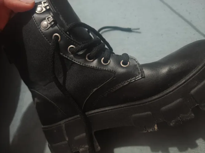 BOTA nova por 25$ usado apenas 1 unica vez Tam 35/37