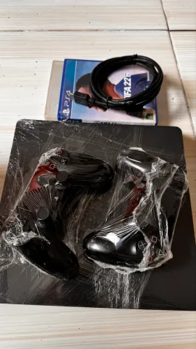 Vendo PlayStation 4 slim