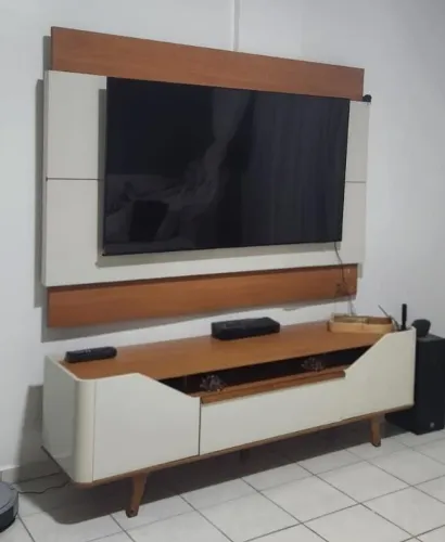 RACK COM PAINEL.
