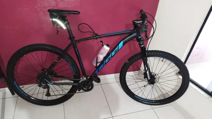 Bicicleta OGGI aro 29 com suspensão a ar