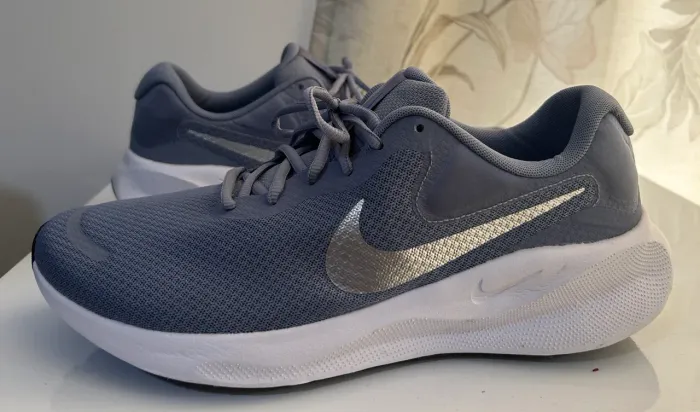 Tênis Nike numeração 43 sem uso.