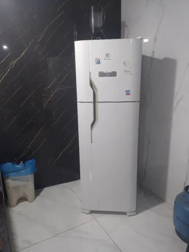 Geladeira Electrolux semi nova 1000 entrego na Sul
