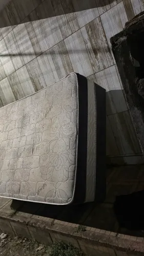 Vendo uma cama box