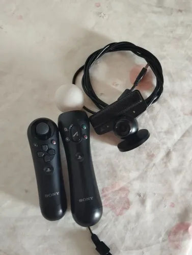 Vende-se um PS move + move navigation + PS Eye<br>Todos da Sonny original Playstation.