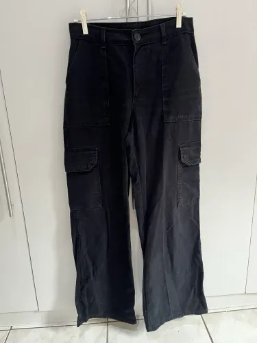 calça wide leg cargo preta