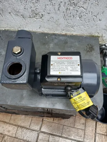 BOMBA PERIFERICA AUTOASPIRANTE KOMECO ULTRA PRESS, EXCELENTE ESTADO, POUCO USO.