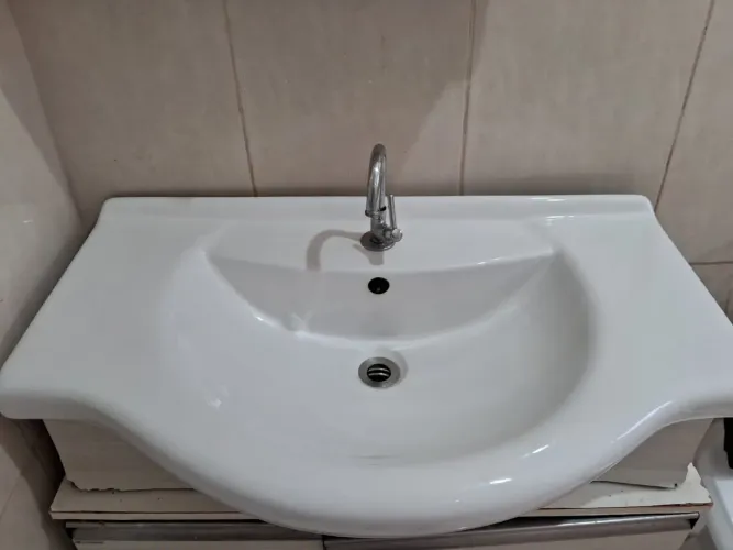 Cuba de banheiro branca