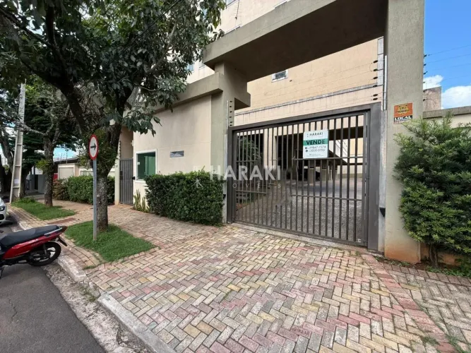 Cobertura, bem localizada próximo da UEM para venda.