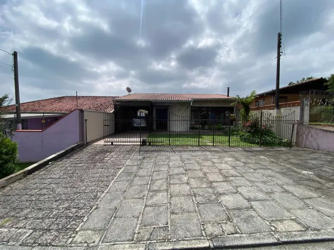 Casa terrea com Quintal