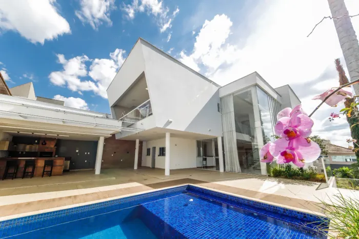 Uma casa exclusiva, com projeto de interiores e lazer para venda e locação