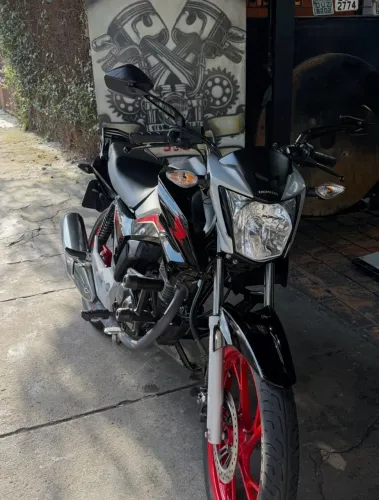 Titan 160 2023 edição limitada muito nova