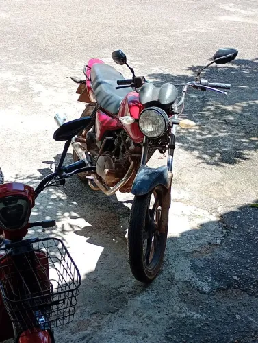 Vende-se uma motocicleta Titan 150