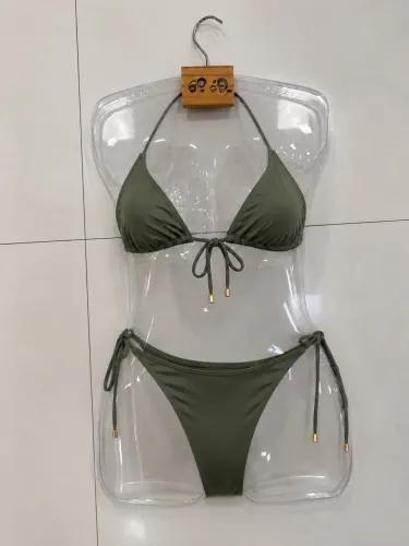 Cabide de corpo adulto em PVC resistente