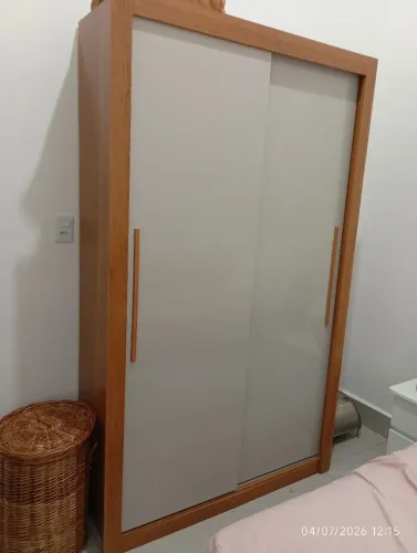 Guarda roupa de solteiro e cômoda