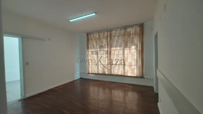 Oportunidade - Casa - Jardim Paraíba - Jacareí - 3 Dormitórios - 340m².