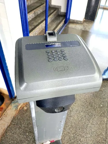 catraca controladores de acesso Topdata com leitor biométrico, teclado numérico e leitor