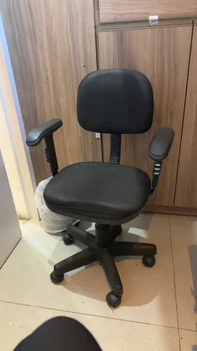 Cadeira de escritório com rodinha