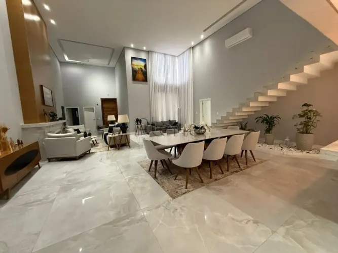 Casa para a Venda e/ou Locação em Vinhedo, no bairro Pinheirinho.