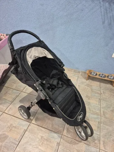 Carrinho de bebê importado