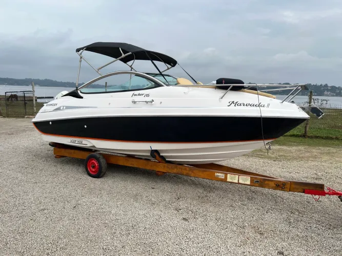 Focker 215 cabinada 200 hrs !!! ano 2012