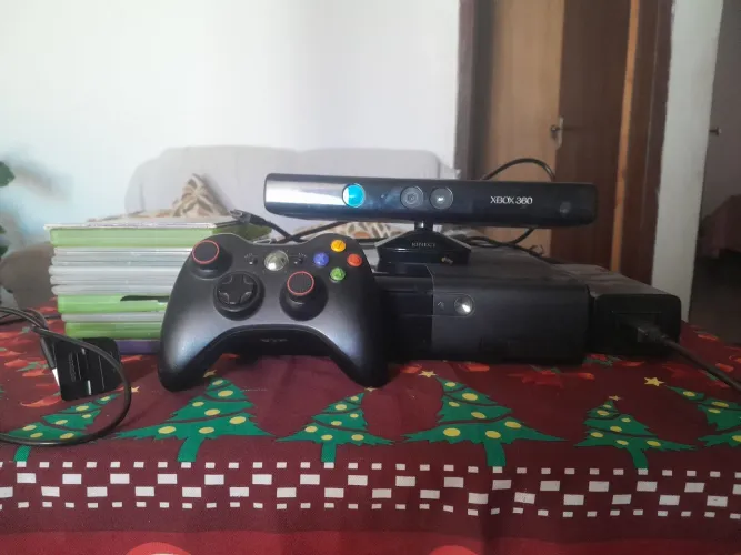 vendo xbox 360 Bloqueado com jogos extras com kinect e 2 jogos para kinect