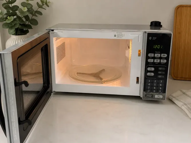 Micro-ondas Consul 20 litros, em ótimo estado e funcionando perfeitamente!