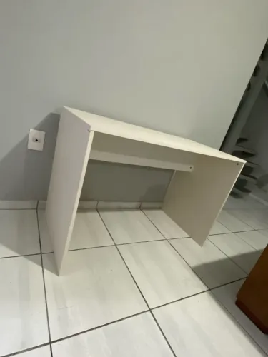 Escrivaninha 1,10 x 0,55 Altura 0,75