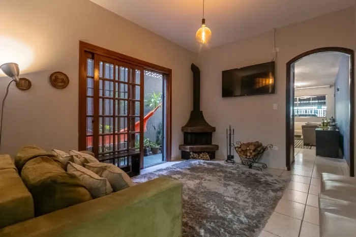 Casa para venda em Jardim Aeroporto com 3 quartos, sendo 1 suíte, 131m²