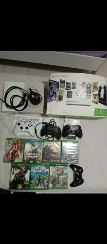 Xbox one em perfeito estado. Com 7 jogos físico.