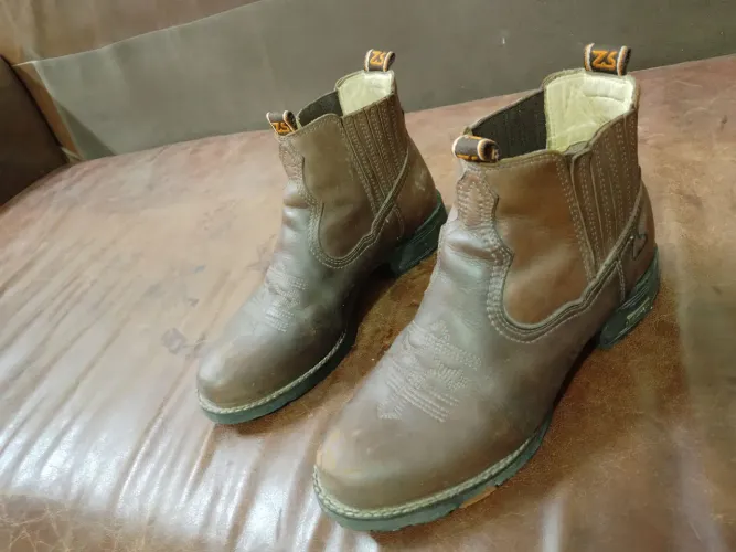 Botina masculina de couro