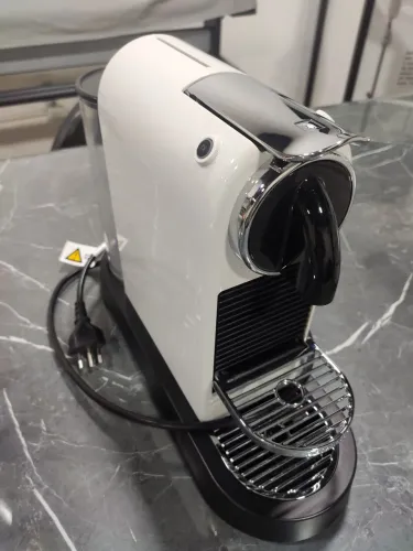 Cafeteira Nespresso novíssima!