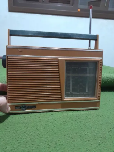 Rádio portátil motoradio antigo