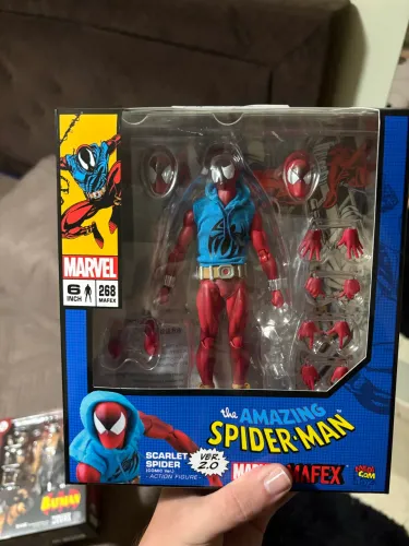 Mafex Scarlet Spider Man Exclusivo de Evento