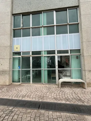 Loja térrea virada para avenida Araucárias