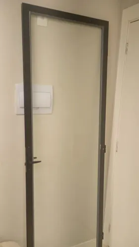 Vende-se porta de policarbonato compacto