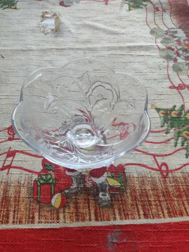 Compoteira de cristal retro. 10 cm por 10 cm.