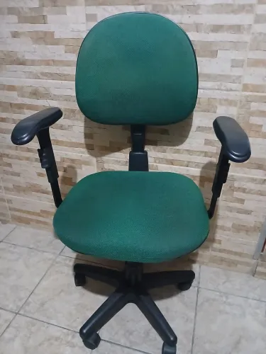 Cadeira de escritório poltrona chefe verde com diversas posições de regulgem