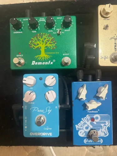 PEDAIS DE GUITARRA! Overdrive, delay