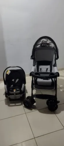 Vende se carrinho de bebê e bebê conforto com base 