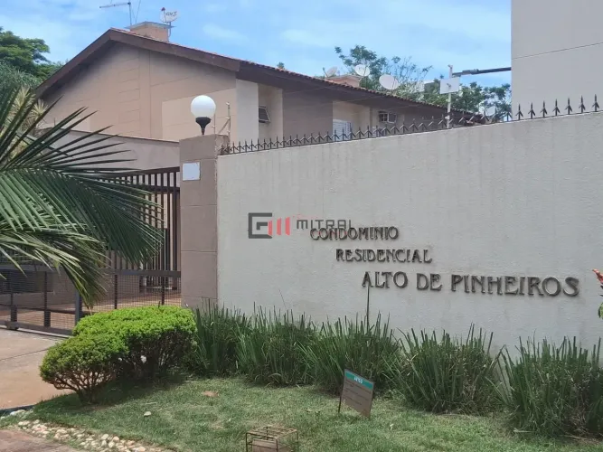 Condomínio Residencial Alto de Pinheiros/Sobrado três dormitórios sendo uma suíte à venda 