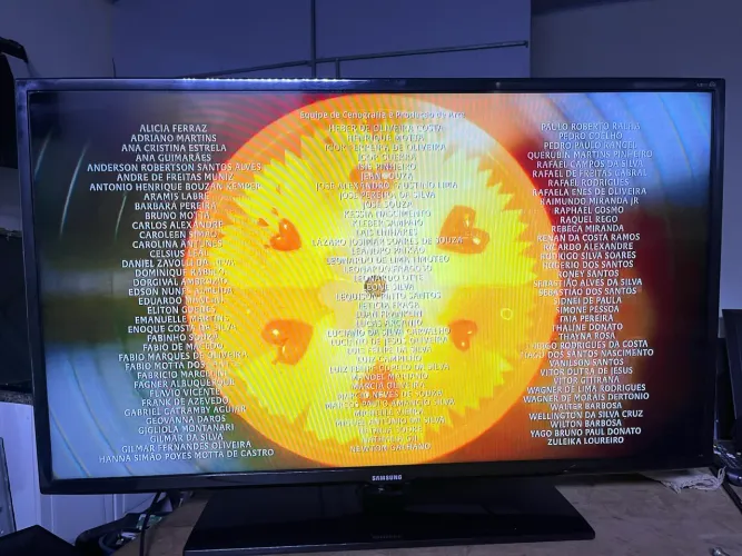 Vendo uma tv Samsung 40 polegadas não é smart