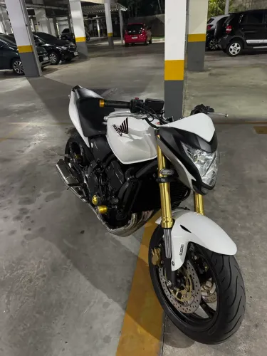 Vendo Hornet 2013/ 24mil km zerada