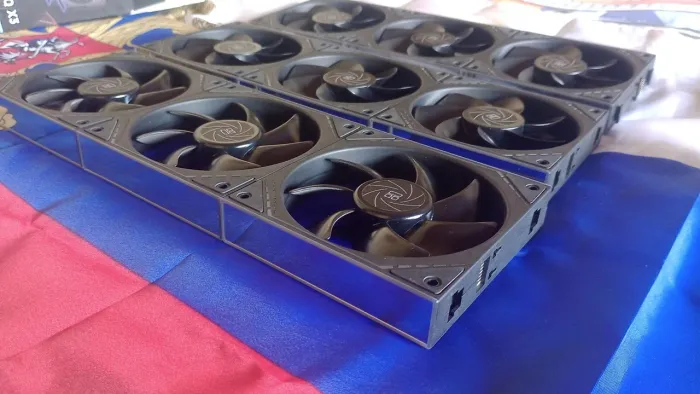 9 FANS GAMER para PC - Thermalright M12Q (6 REVERVAS + 3 NORMAIS)