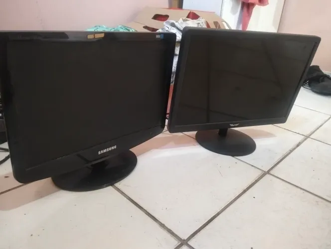 Monitor com defeito, bom pra reaproveitamento das peças 