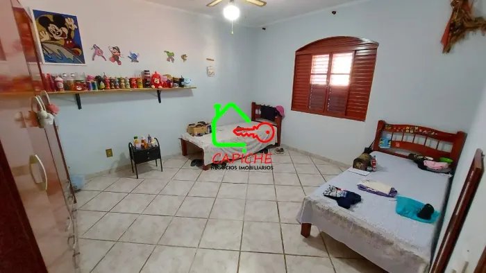 Casa à venda em Louveira-SP, Jardim Niero: 4 quartos, 1 suíte, 2 salas, 4 banheiros, 4 vag