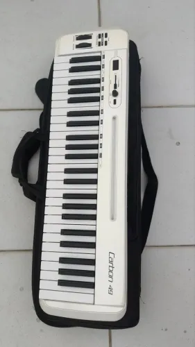 Controlador Mídi Samson Carbon 49
