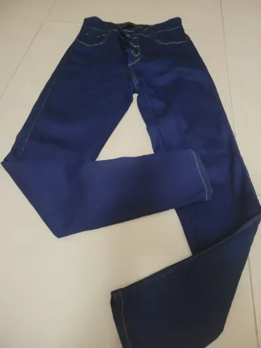 Calca jeans com botões forrados número 42